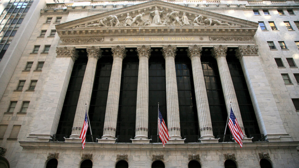 Na Wall Street spadki. Rynek czeka na szczegóły polityki gospodarczej Trumpa